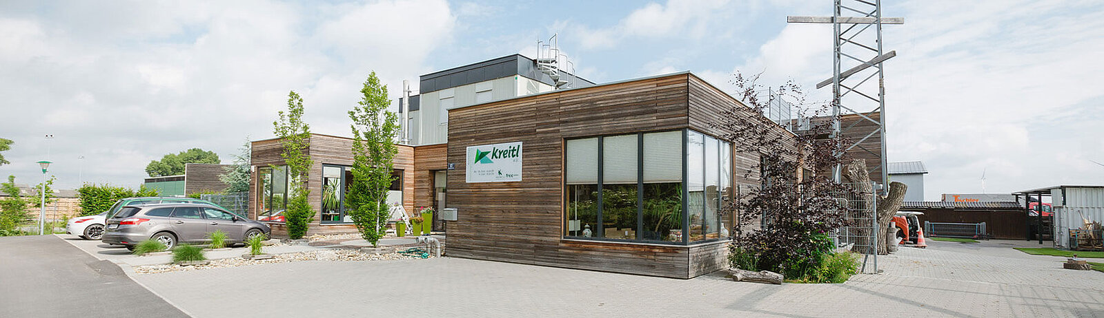Außenansicht des Betriebsgebäudes von Kreitl in Raasdorf